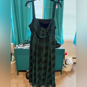 EUC Beautiful Torrid Size 1 green and black sleeveless ress